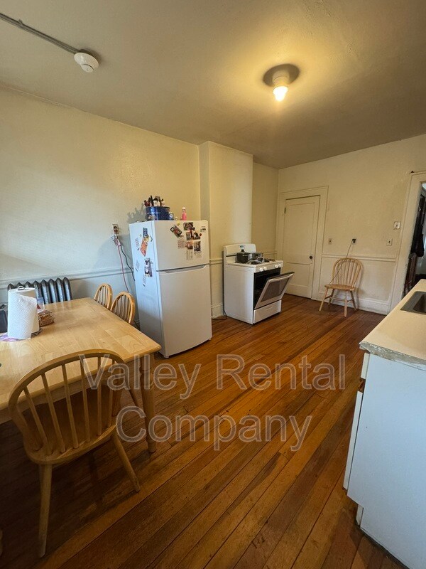 Building Photo - 329 Beech St