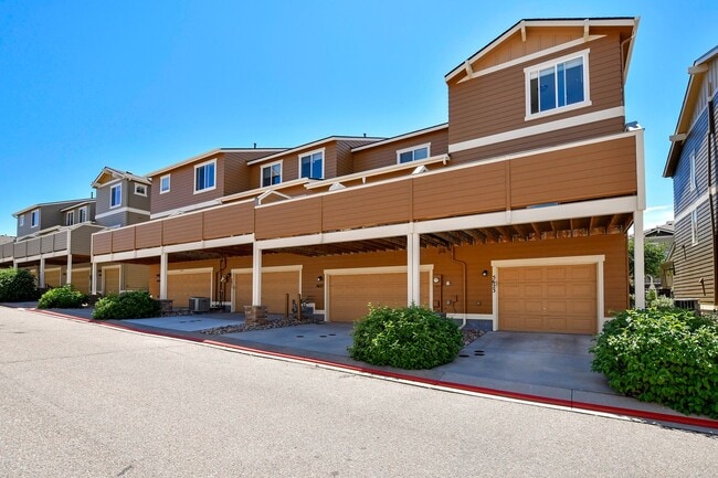 Building Photo - 2-Story Townhome - Excellent Condition- Mo...