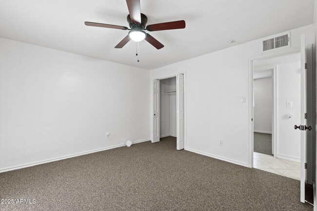 Building Photo - 744 E Meadow Ln