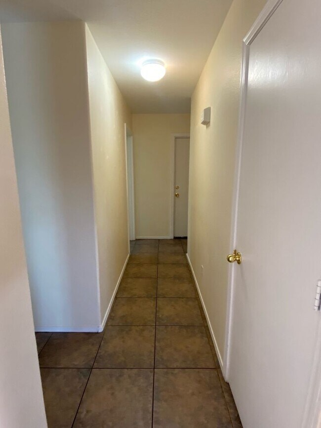 Building Photo - 11425 W Pinehollow Dr
