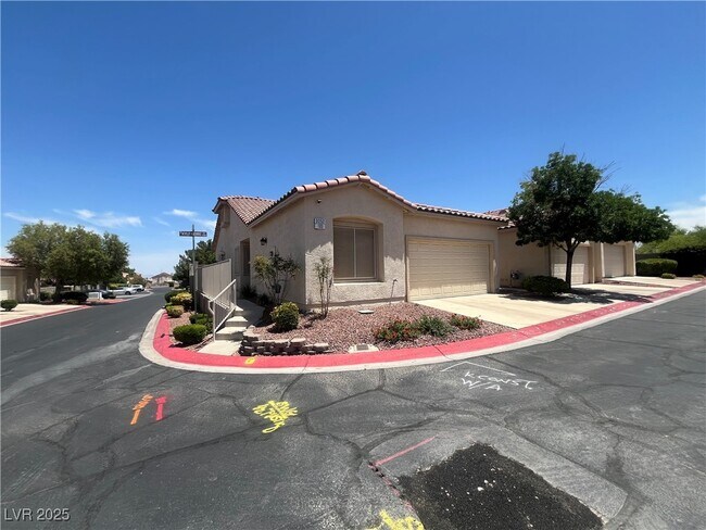 Primary Photo - 3352 Kylemore St