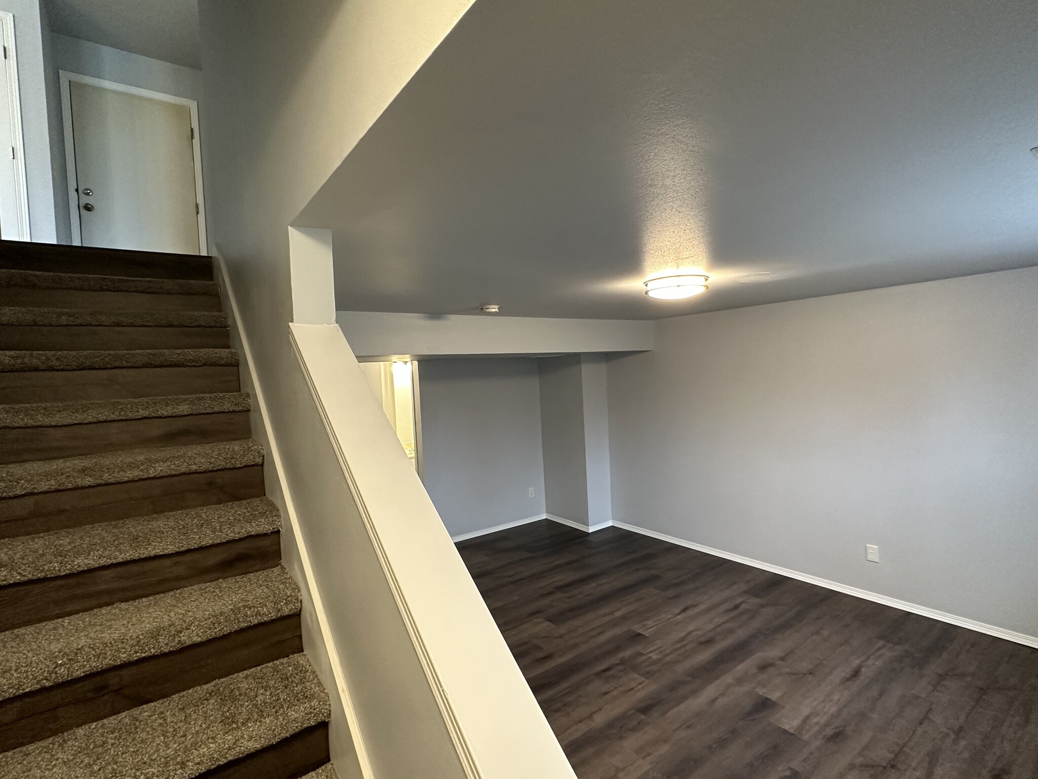 Rec room with exposure - 1505 Glacier Hill Dr