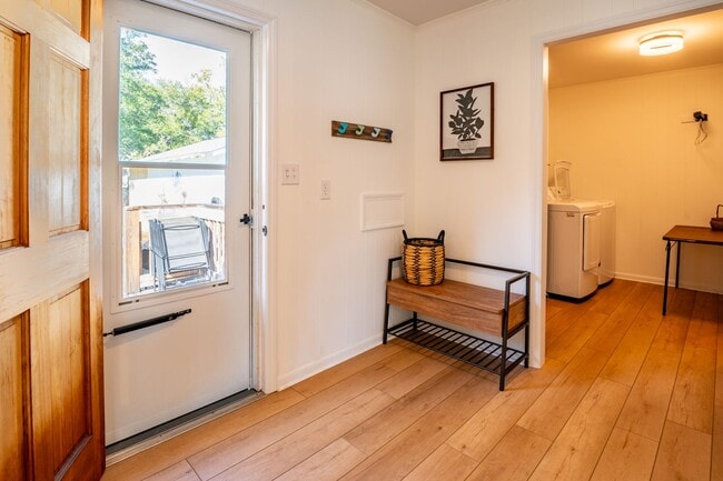 Building Photo - FURNISHED SHORT OR LONG-TERM BEACH HOME NOW AVAILABLE