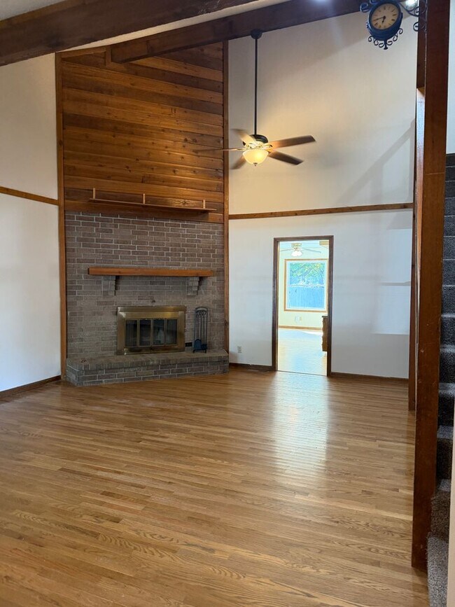 Building Photo - 3735 N Pickwick Ave