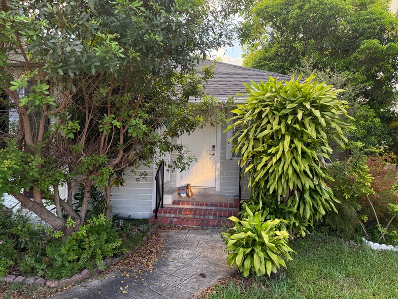 Building Photo - 934 SW 8th Ct