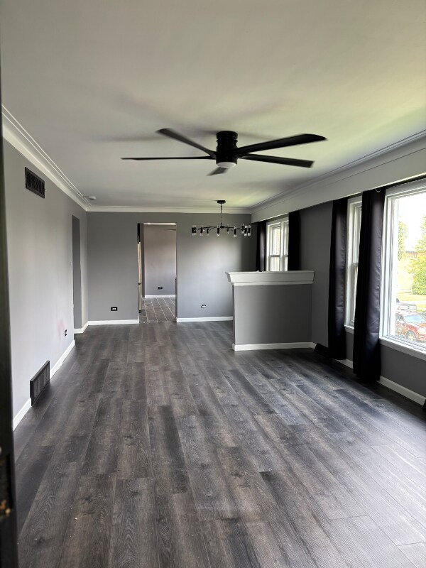 Building Photo - 10624 Mayfield Ave