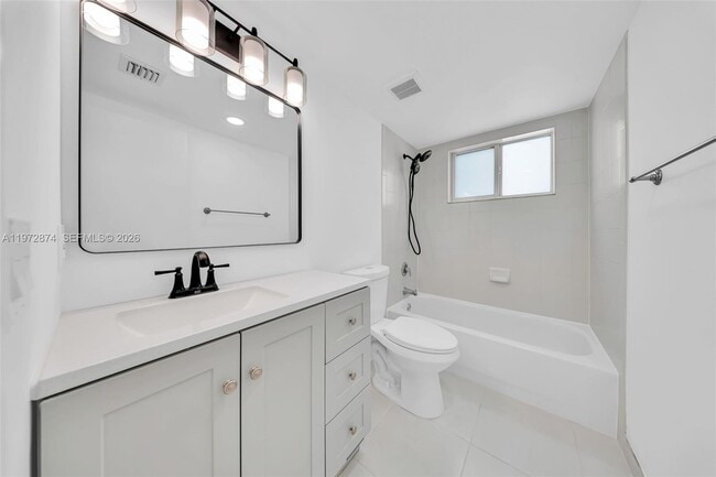 Building Photo - 6905 Bay Dr