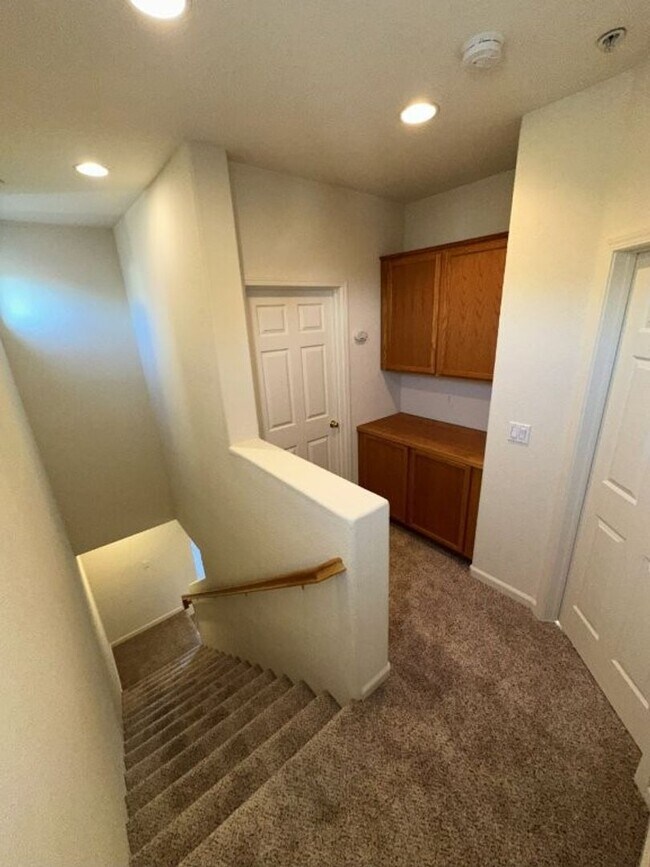 Building Photo - Nor Cal Realty, Inc. - 2 bedroom, 2.5 bath townhouse with 2 car garage