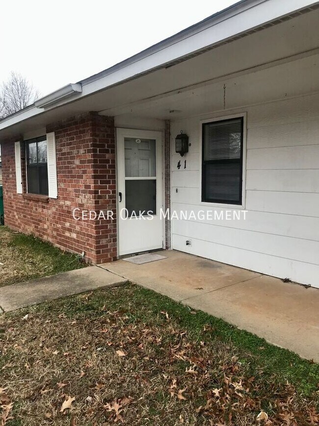 Building Photo - 801 N 17th Pl