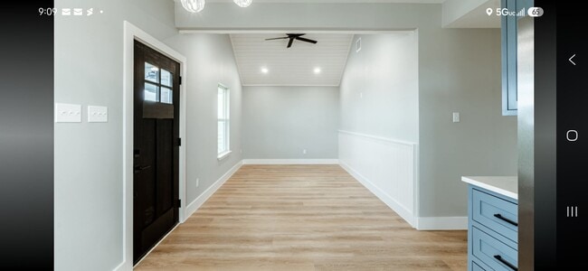 Building Photo - 324 W Live Oak Ln