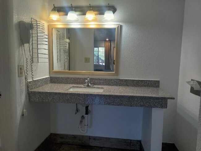 Building Photo - All Utilities Included! Horizon Suites – Your Own Private Suite Starting at Just $995/month