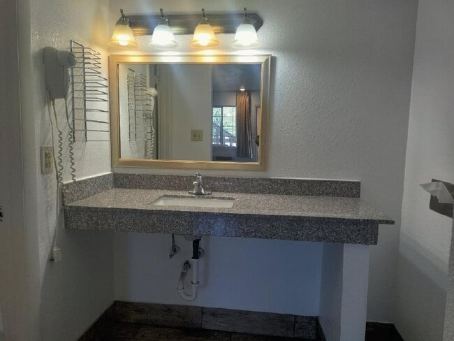 Building Photo - Extended Stay!!! Horizon Suites....Starting at ONLY $895 per Month