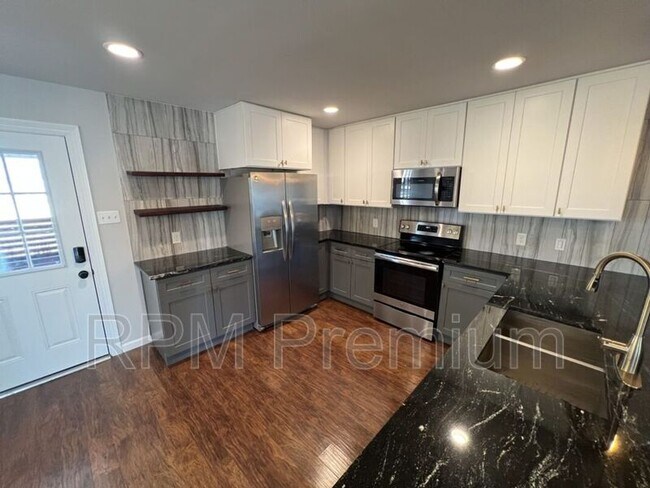 Building Photo - 10494 Wade Dr