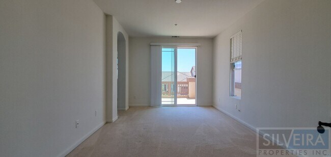 Building Photo - 1715 Bilbao Dr