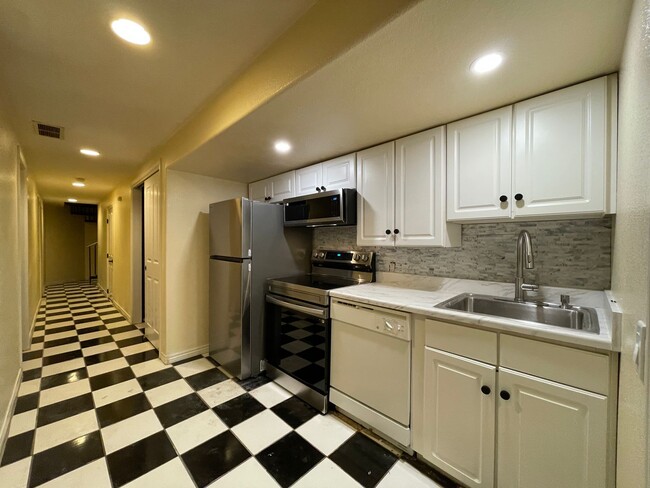 Building Photo - An Inviting Cherry Creek Lifestyle!