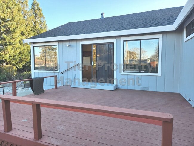 Building Photo - Spacious 4 Bed/2 Bath /1,970 square foot h...