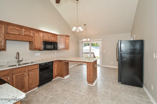 Building Photo - 5613 Ree Dr