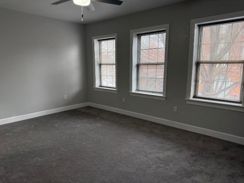 Building Photo - 343 S George St