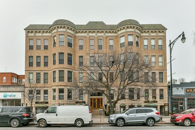 Building Photo - 1038 Beacon St