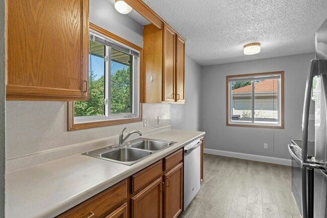 Building Photo - 14840 Dallara Ave