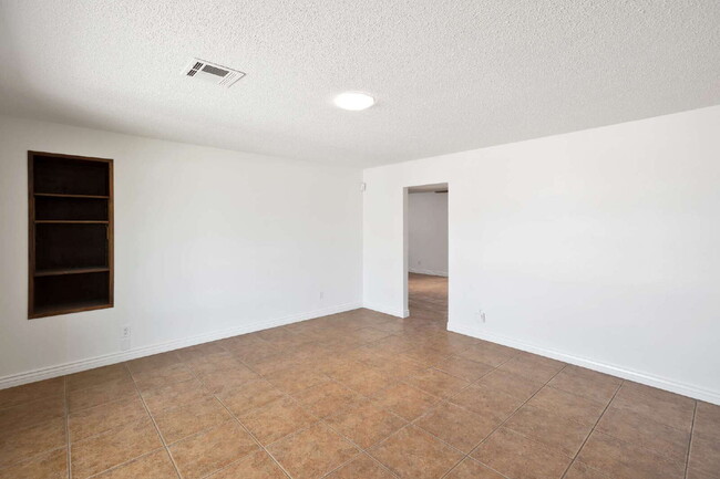 Building Photo - Charming South Scottsdale Ranch  home new ...