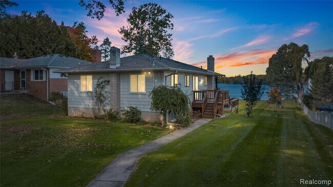 Building Photo - 9510 Beechcrest St