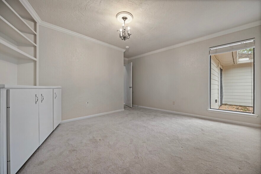Building Photo - 534 Fox Briar Ln