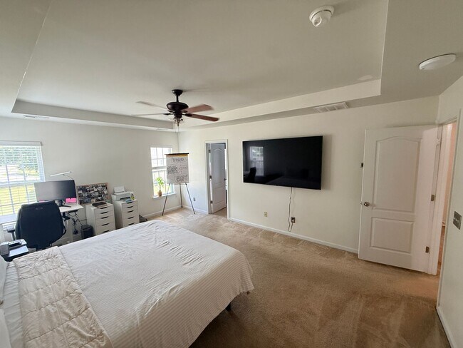 Building Photo - Beautiful home in Ballantyne