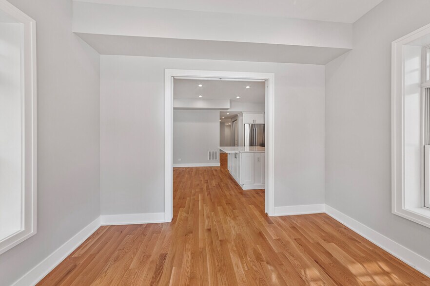 Building Photo - 935 W Winona St