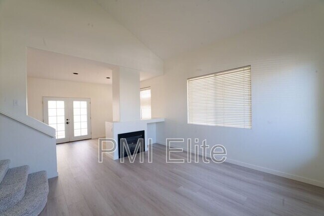 Building Photo - 27879 Skycrest Cir Dr