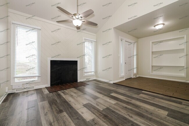 Building Photo - 509 NE Grand Ave