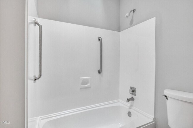 Building Photo - Spacious and Renovated 3BR Townhome in Cha...