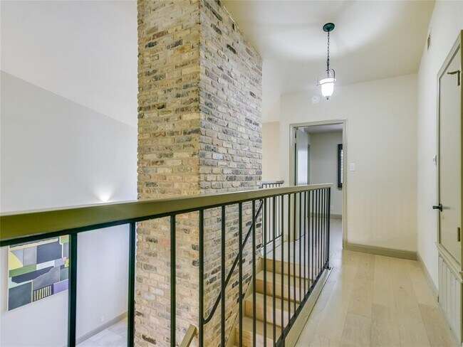 Building Photo - 8347 Summerwood Dr