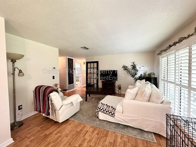 Building Photo - 3137 Thistlehill Dr