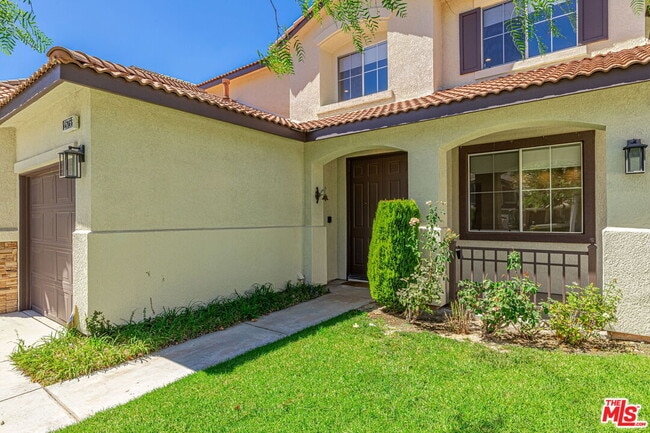 Building Photo - 25755 Hood Way