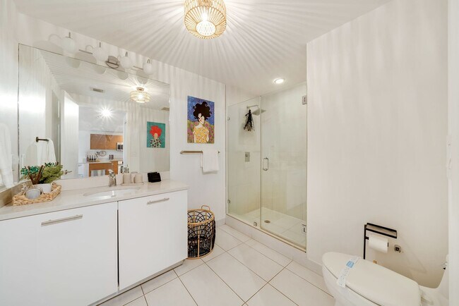 Building Photo - 3256 NE 1st Ave