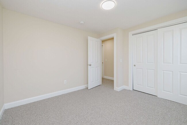 Building Photo - 687 Washington St