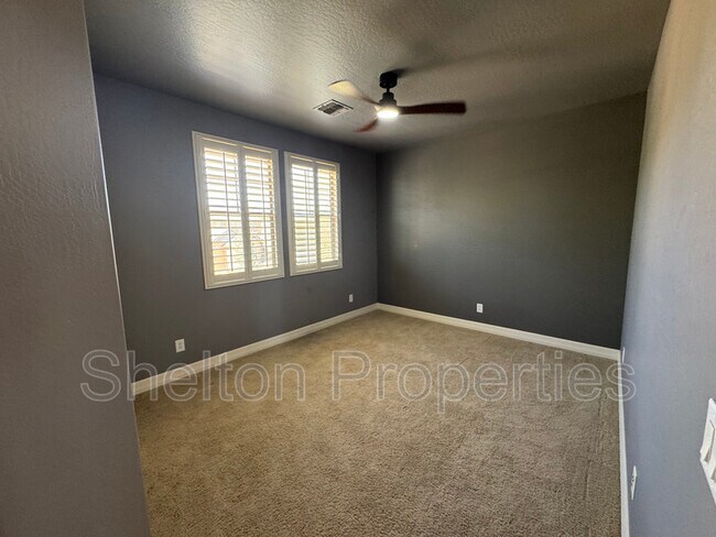 Building Photo - 20933 W Cora Vista