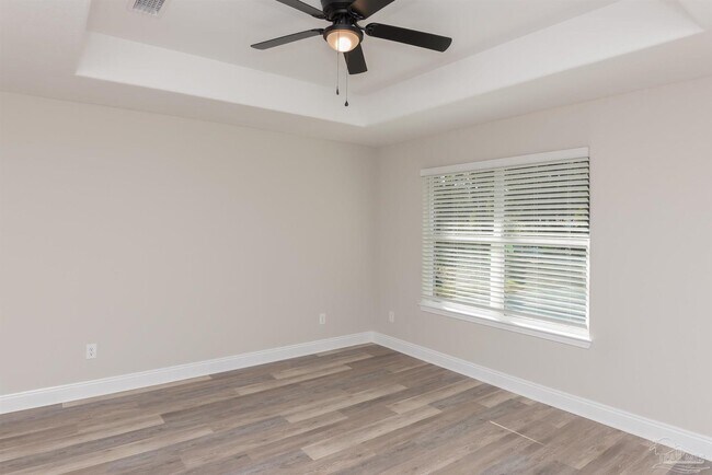 Building Photo - 8570 Stockdale Ave