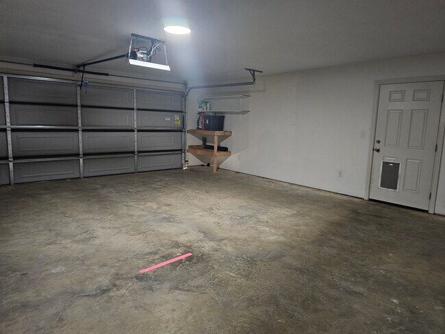 Building Photo - Beautiful 3 Bed 2 Bath Home on 2.5 Acres f...