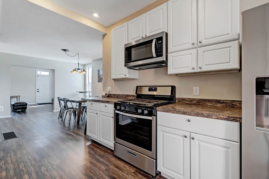 Building Photo - 729 Hamlet St