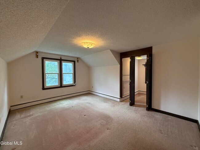 Building Photo - 549 Columbia St Ext
