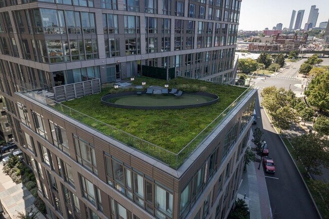 Building Photo - 75 Park Ln S