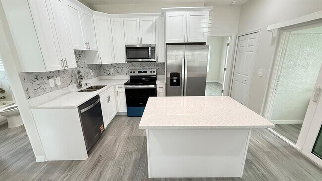Building Photo - 37542 Eiland Blvd