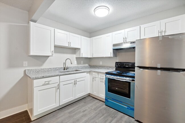 Building Photo - Center Court Apartments