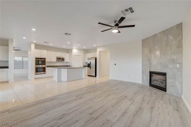 Building Photo - 1068 Riddle Glen St