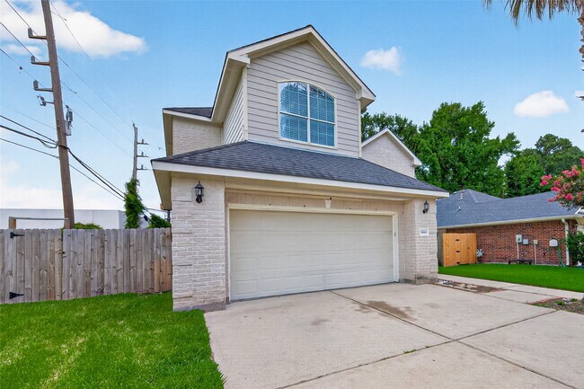 Building Photo - 20003 Fieldtree Dr