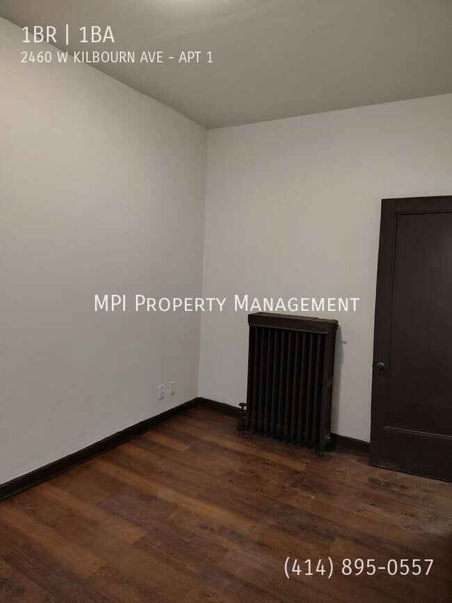 Building Photo - 2460 W Kilbourn Ave