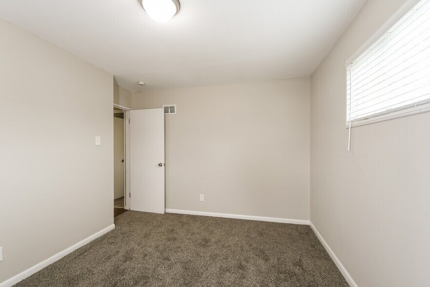 Building Photo - 1230 Acredale Dr