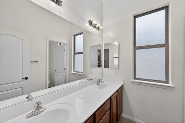 Building Photo - 4385 S Crosscreek Dr